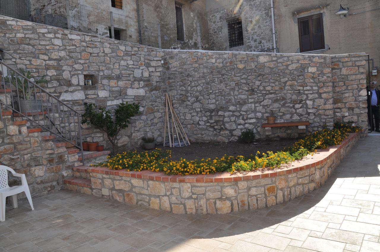 Villetta In Centro Storico Caccamo Exteriör bild