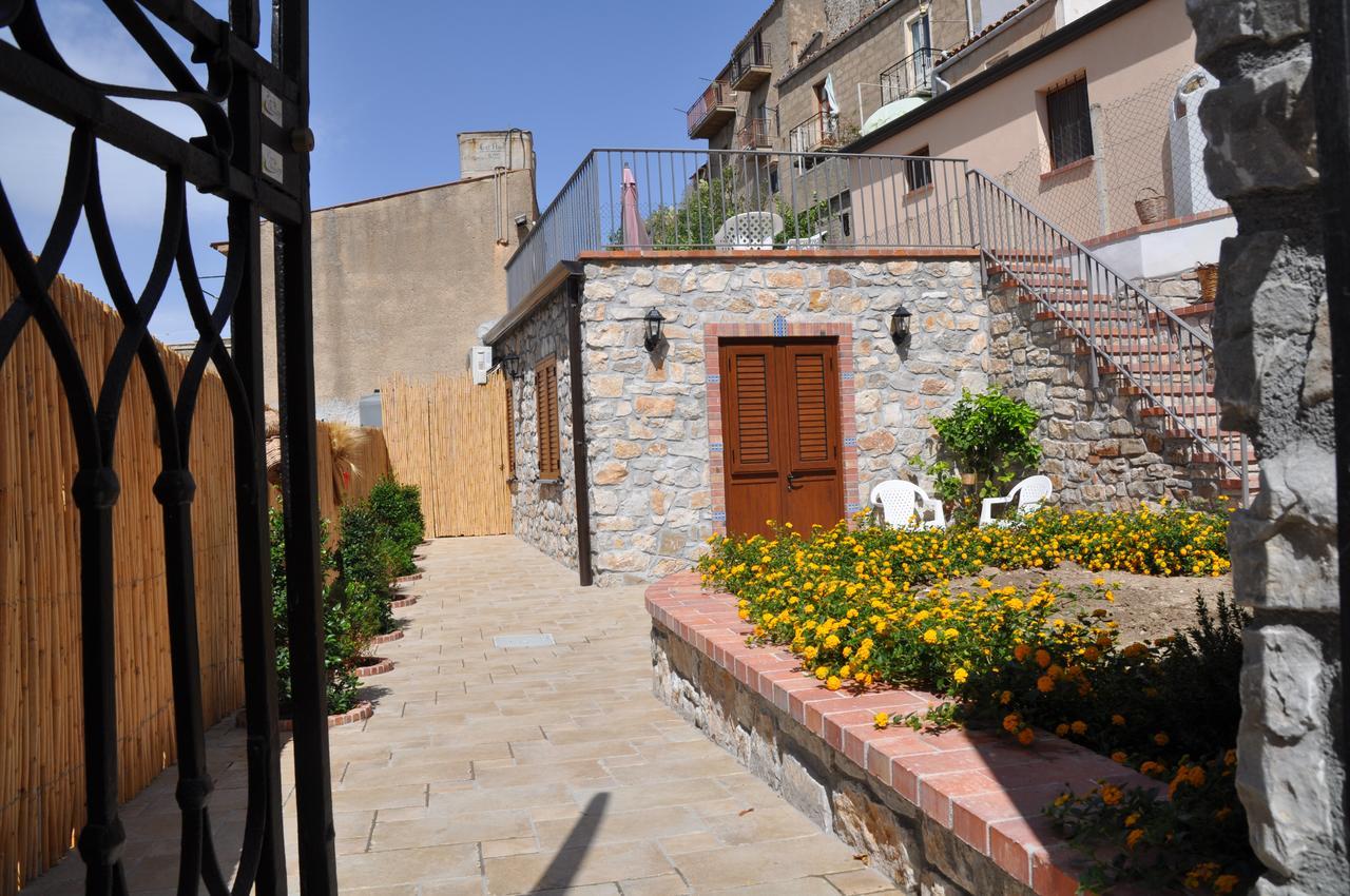 Villetta In Centro Storico Caccamo Exteriör bild