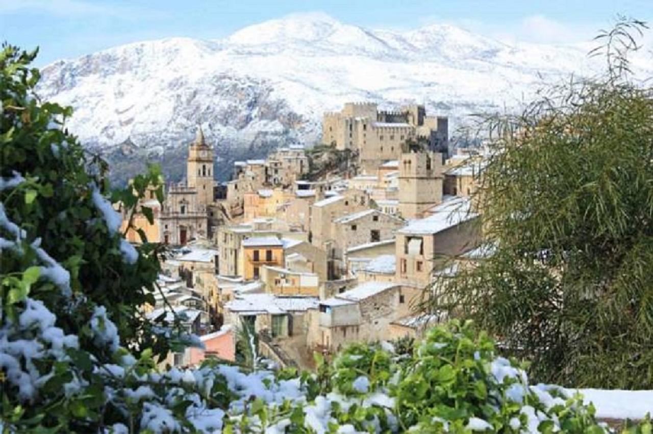 Villetta In Centro Storico Caccamo Exteriör bild