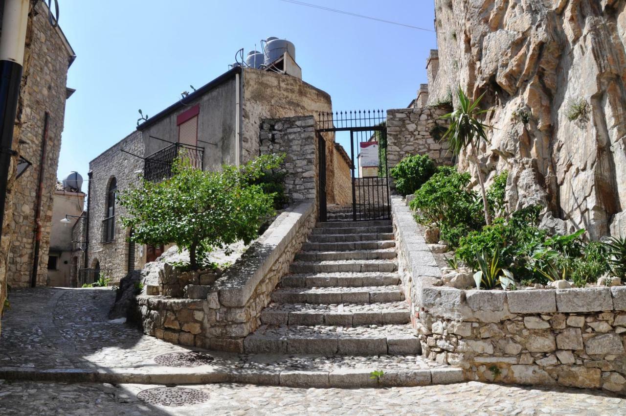 Villetta In Centro Storico Caccamo Exteriör bild